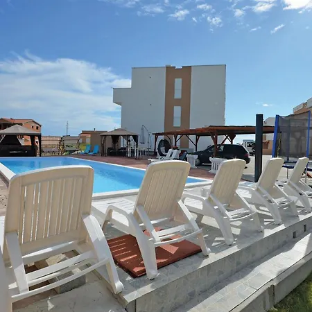 2 Bedroom Stunning In Nin