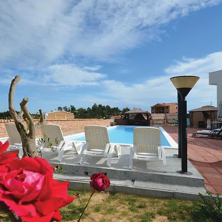 Apartment 2 Bedroom Stunning In Nin