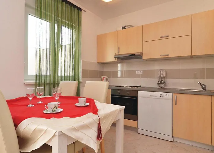 2 Bedroom Stunning In Apartment *