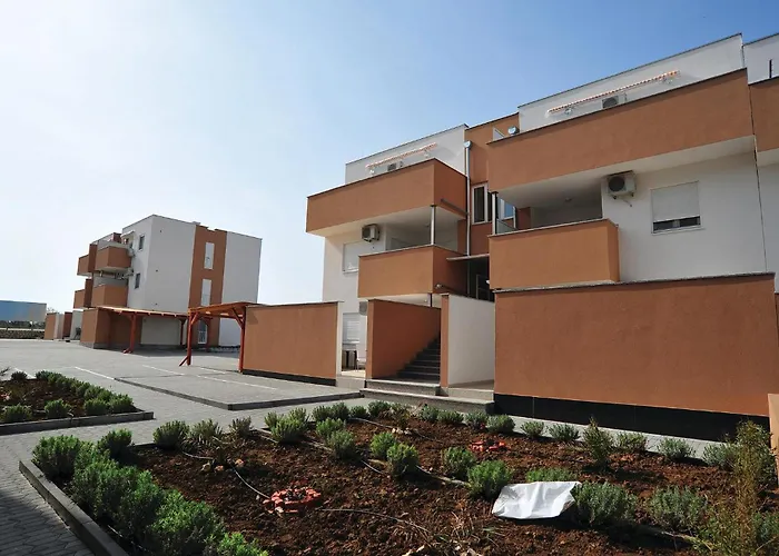 2 Bedroom Stunning In * Nin