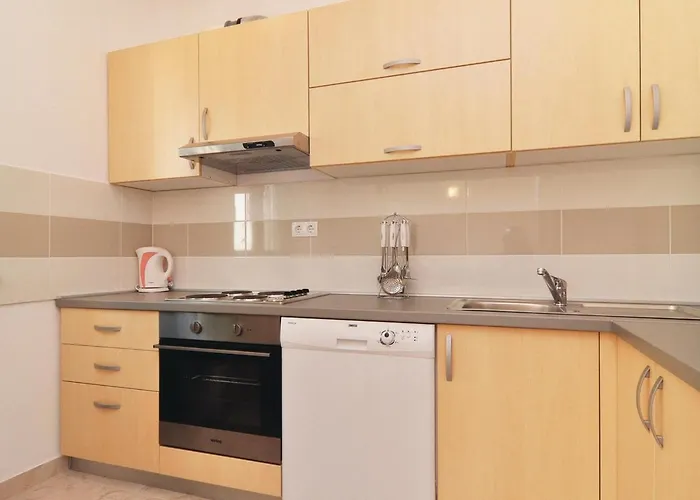 2 Bedroom Stunning In *