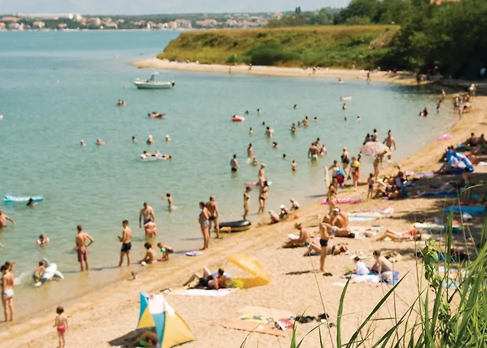 2 Bedroom Stunning In *