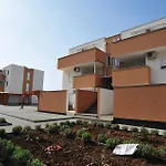 2 Bedroom Stunning In * Nin